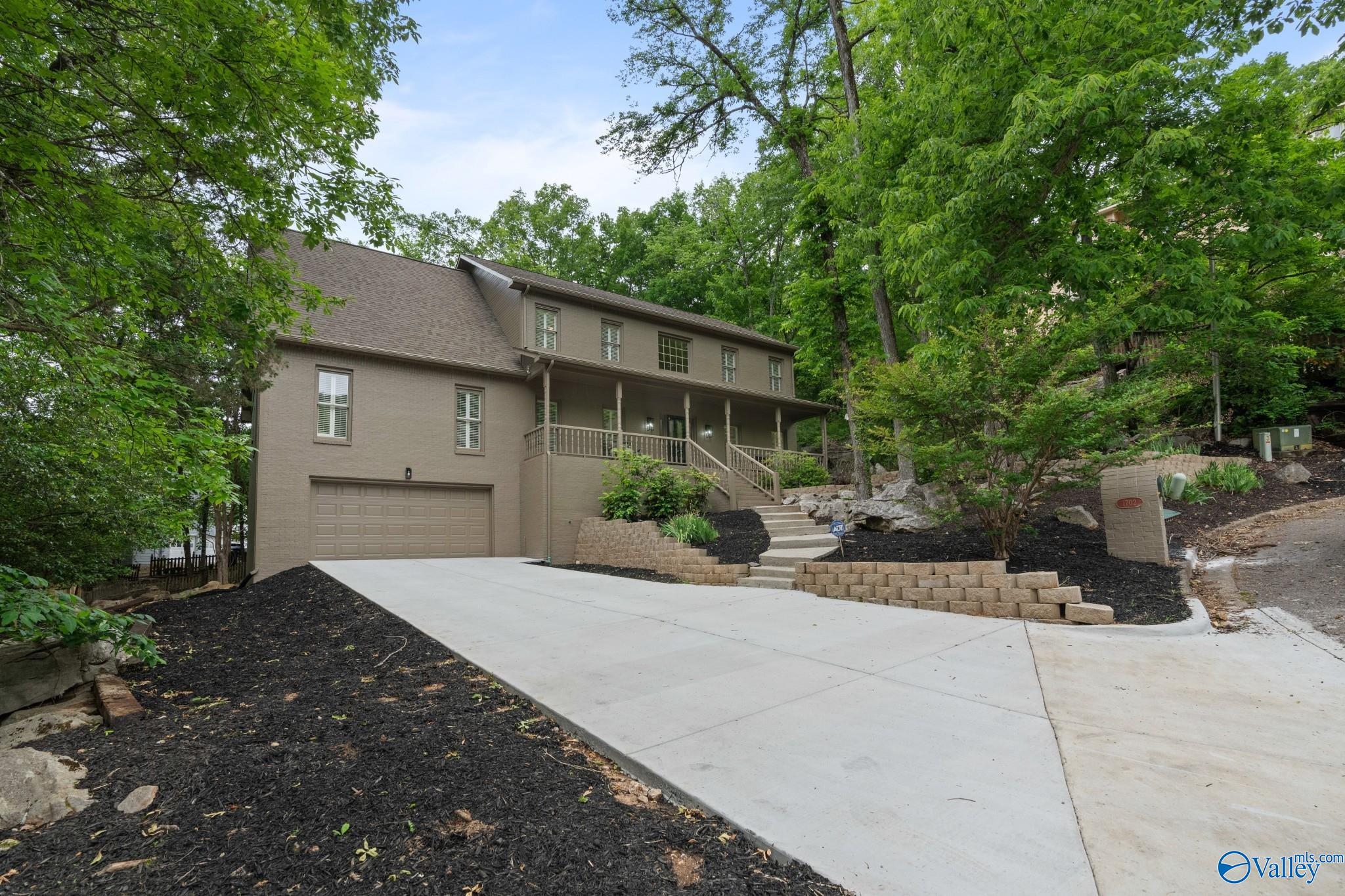 1702 Rockridge Circle SE