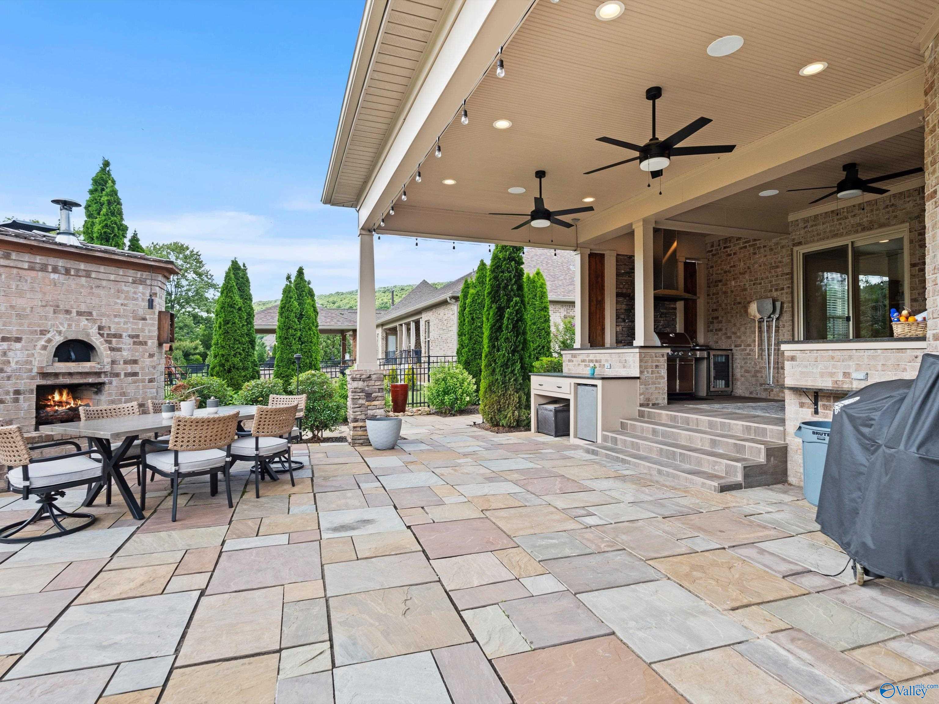 16 Taylors Brook Way