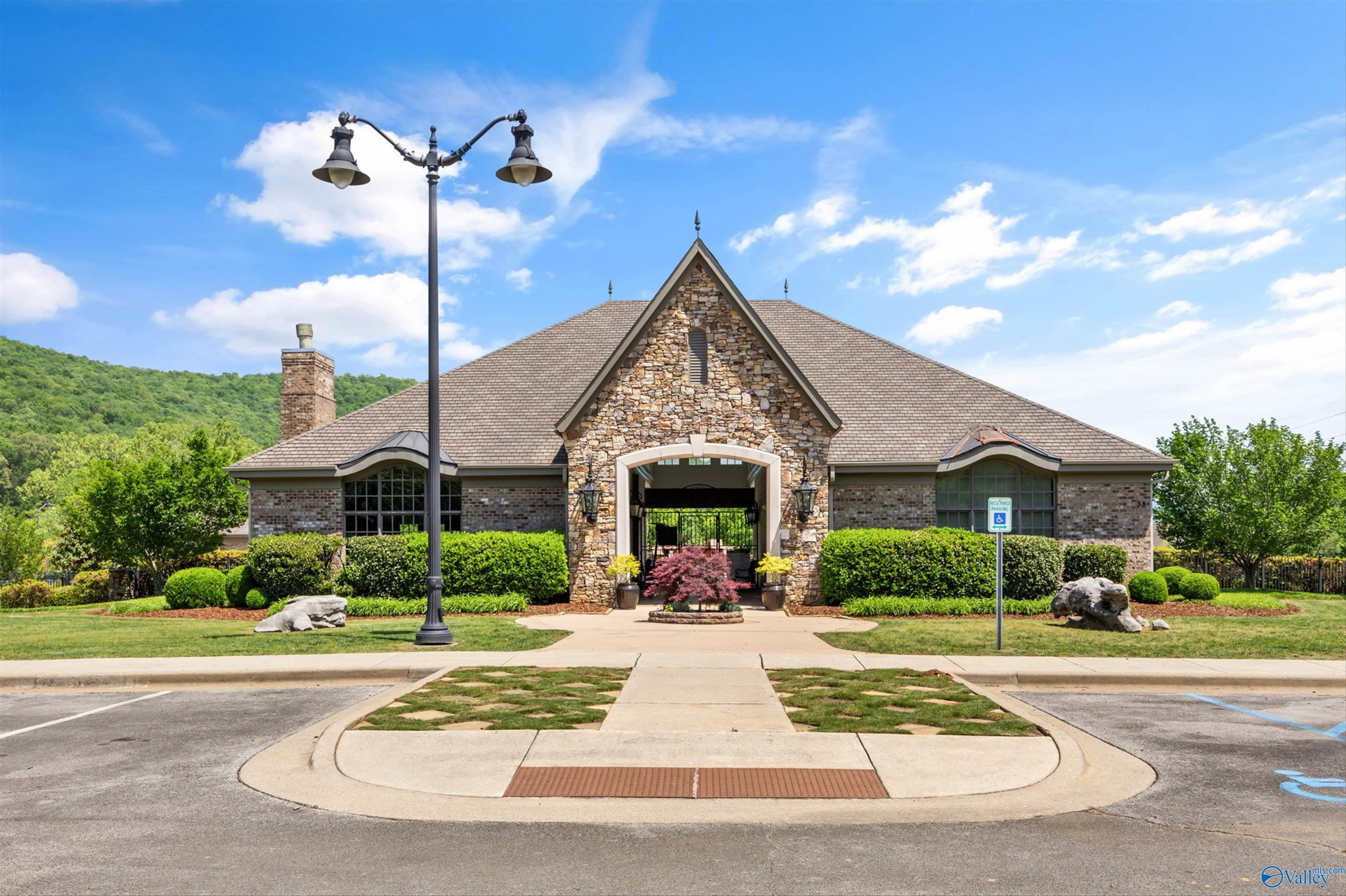 16 Taylors Brook Way