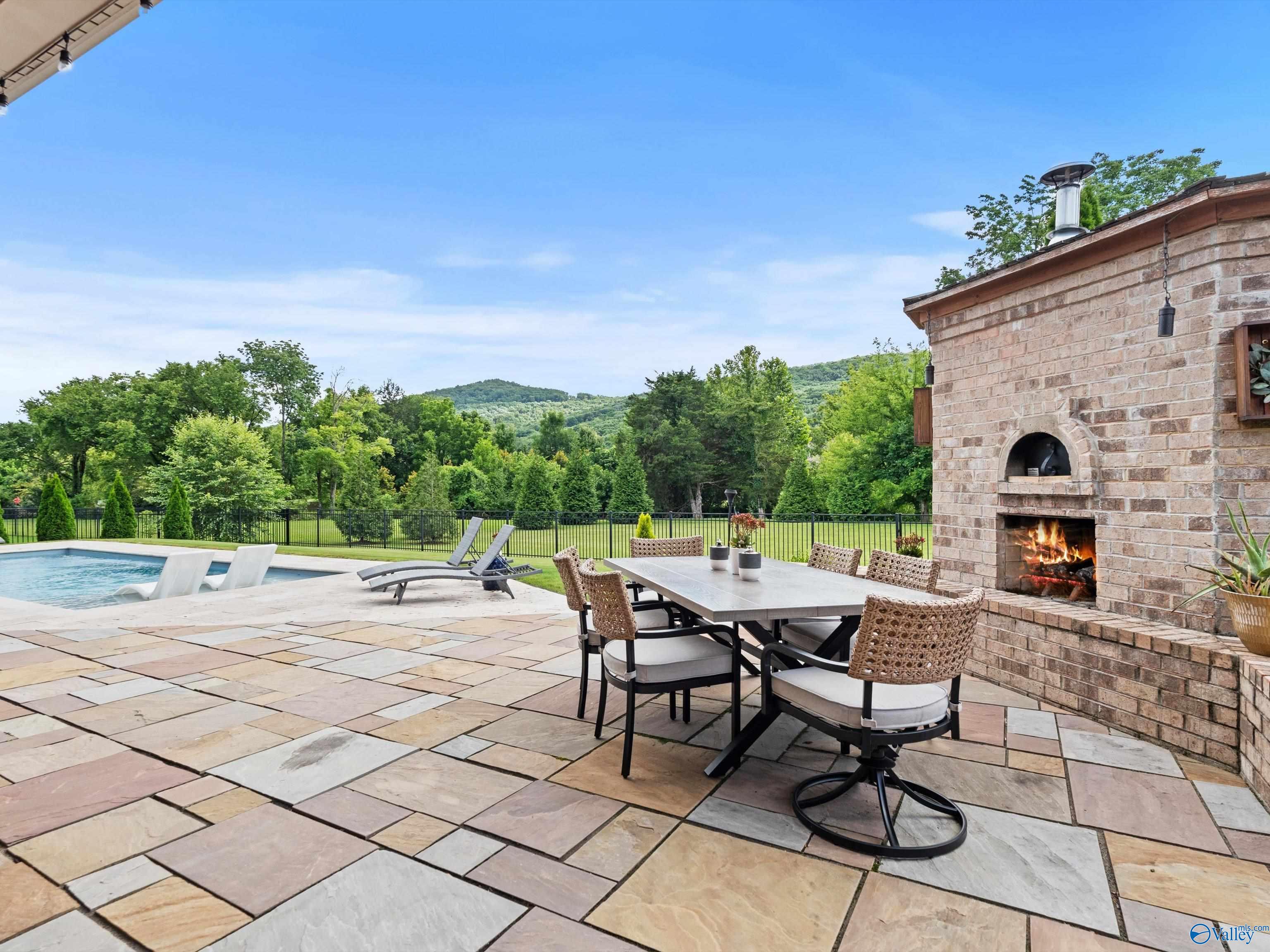 16 Taylors Brook Way