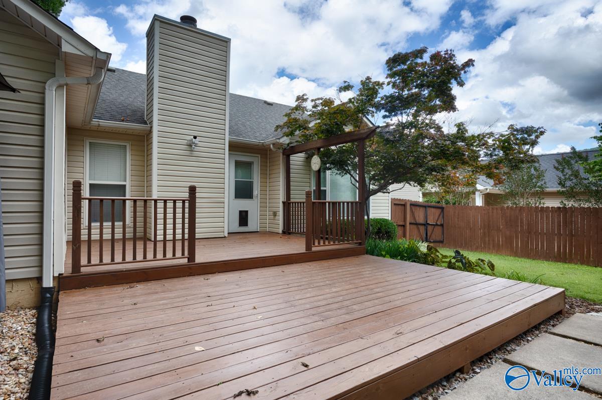 210 Hollington Drive NE