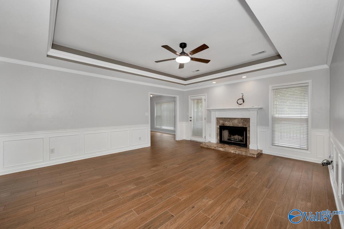 210 Hollington Drive NE