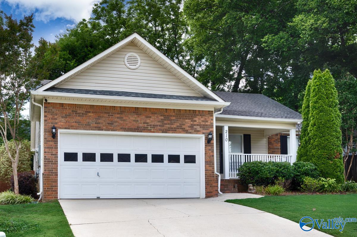 210 Hollington Drive NE