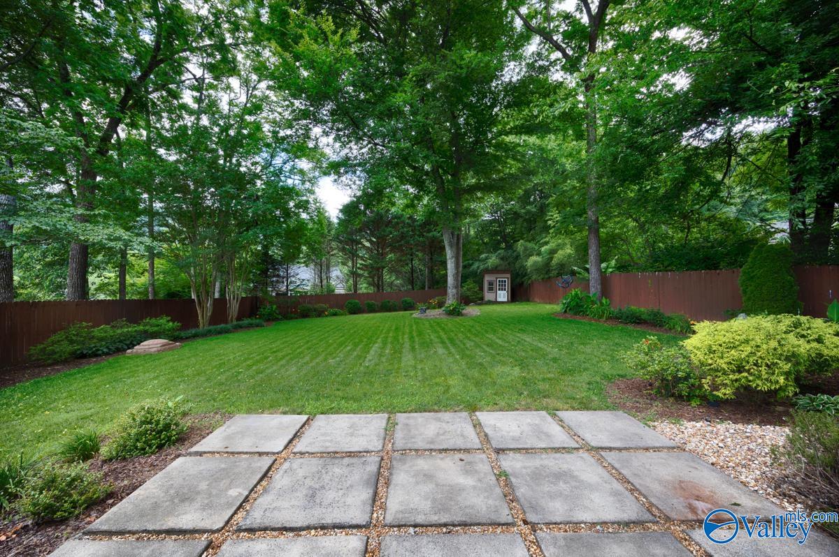 210 Hollington Drive NE