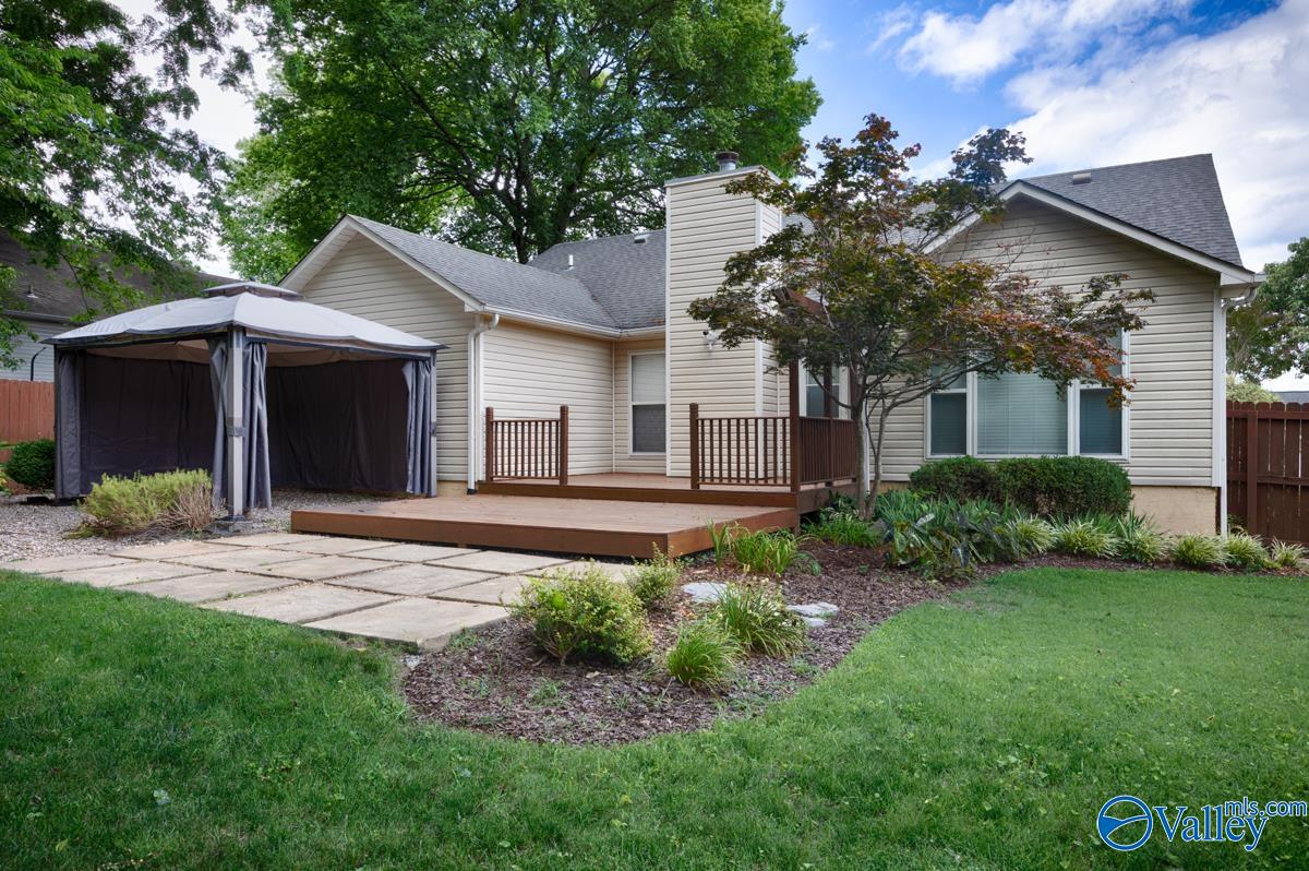 210 Hollington Drive NE