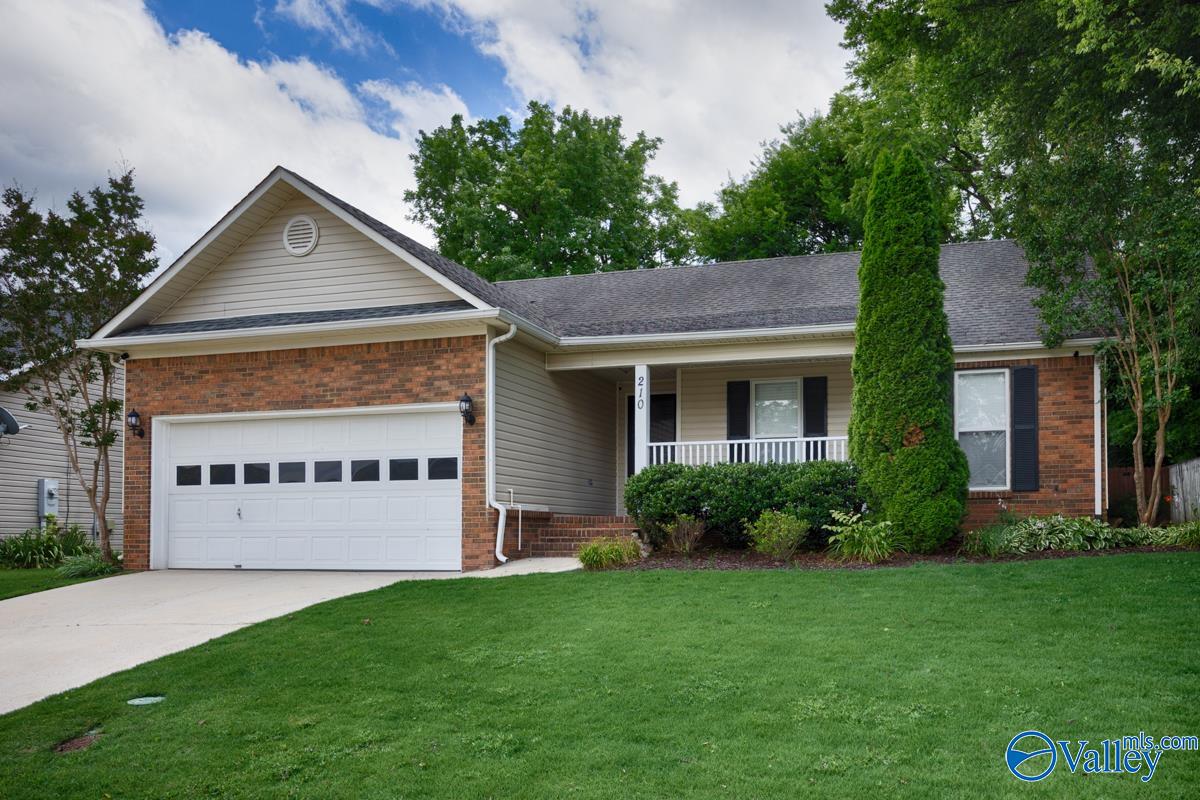 210 Hollington Drive NE