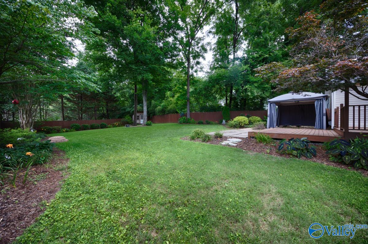 210 Hollington Drive NE