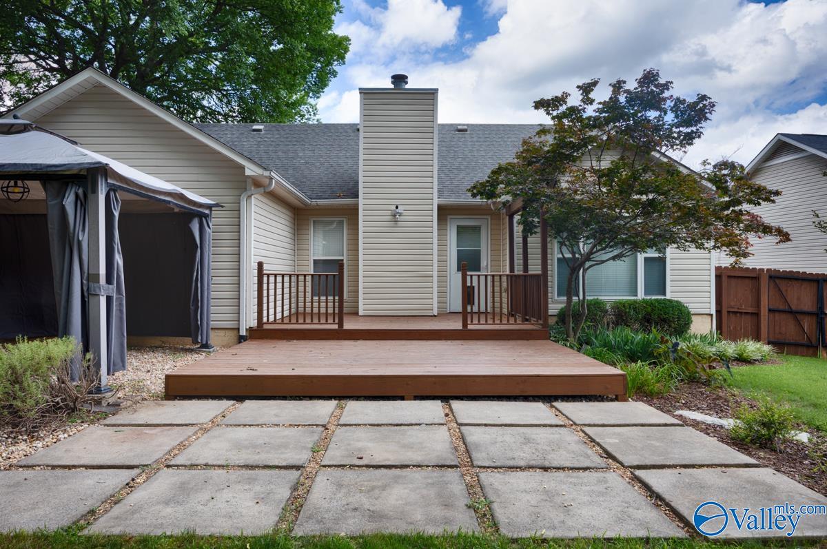 210 Hollington Drive NE