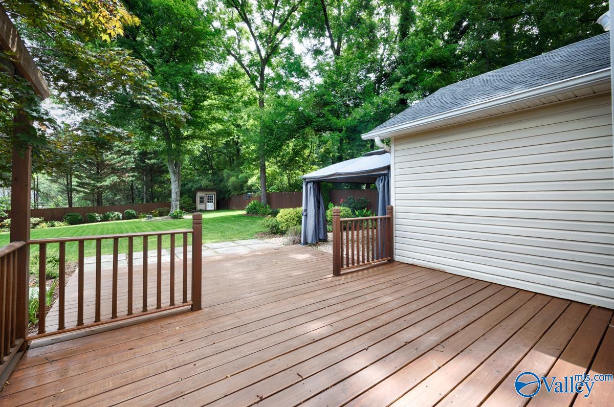 210 Hollington Drive NE