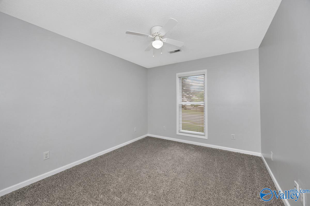 210 Hollington Drive NE