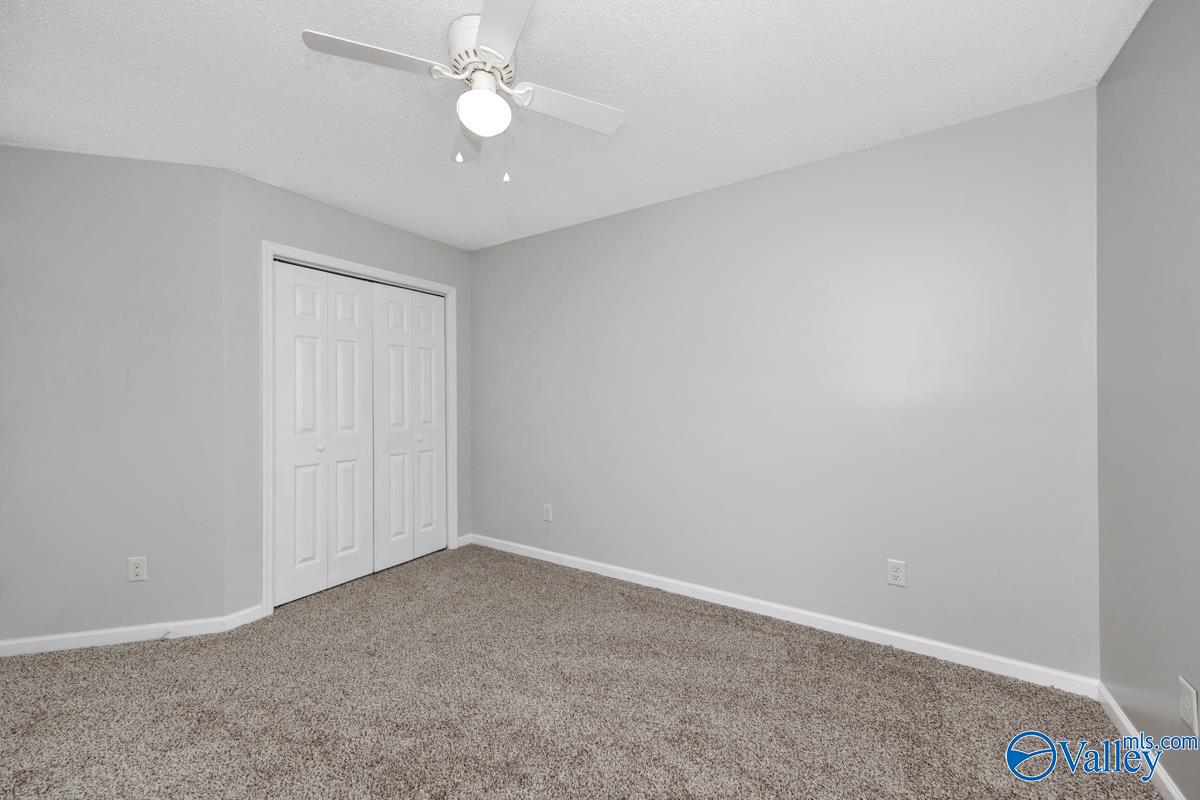 210 Hollington Drive NE