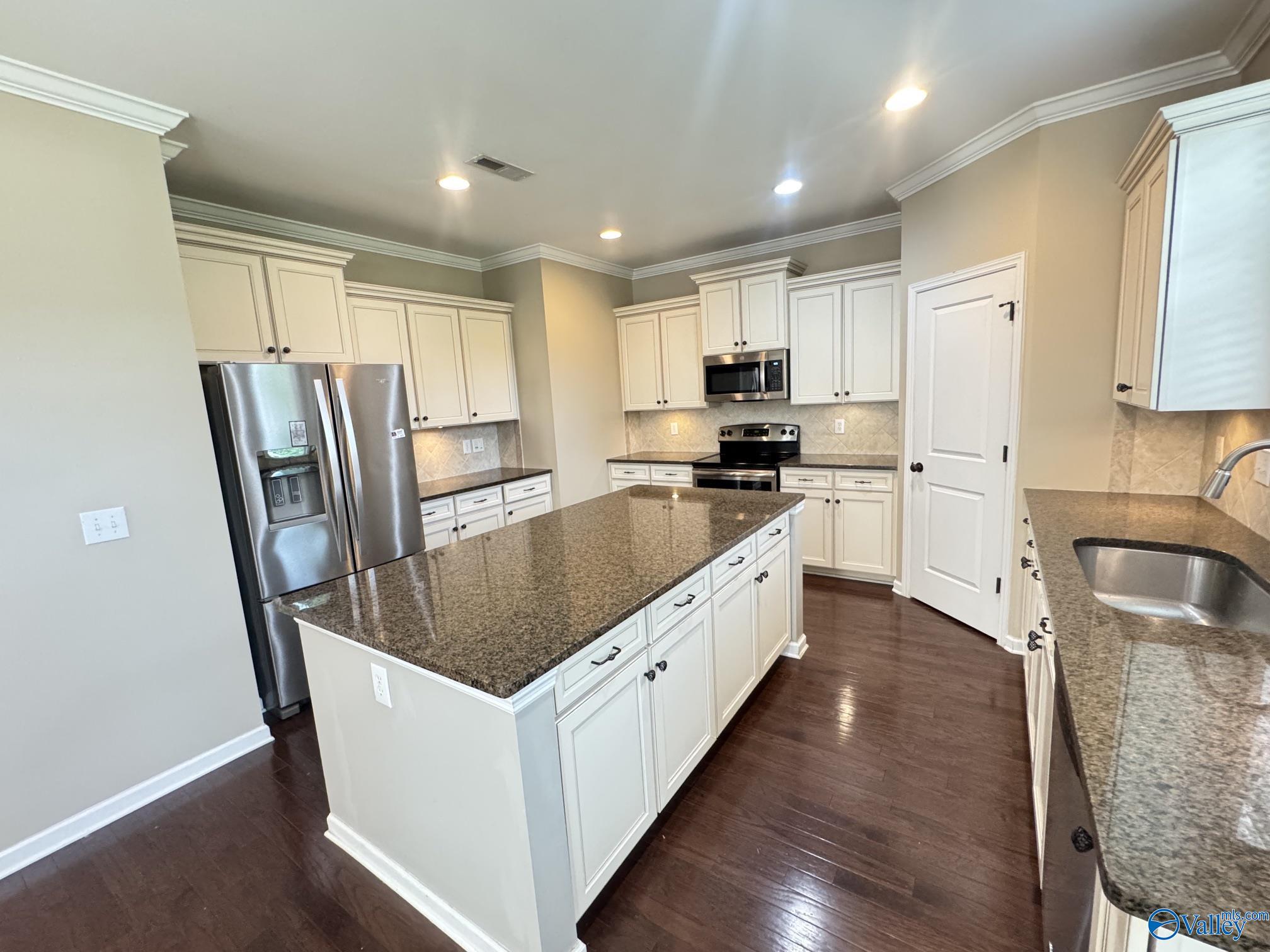 199 Little Oak