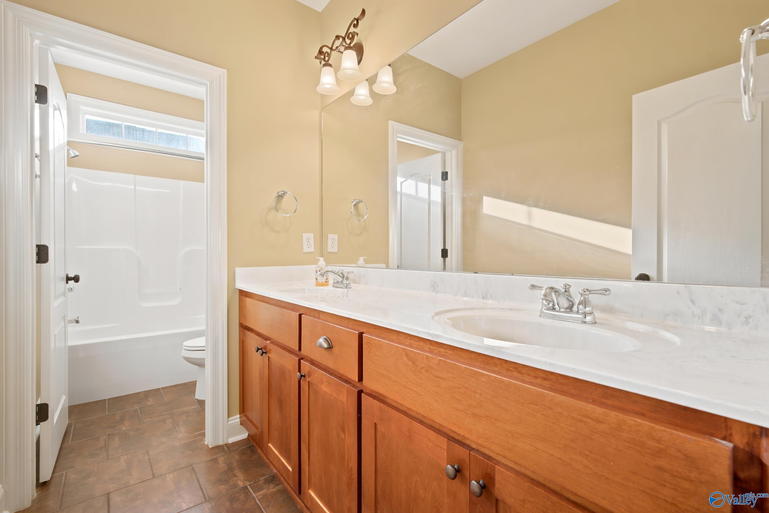 15112 Lakeside Trail