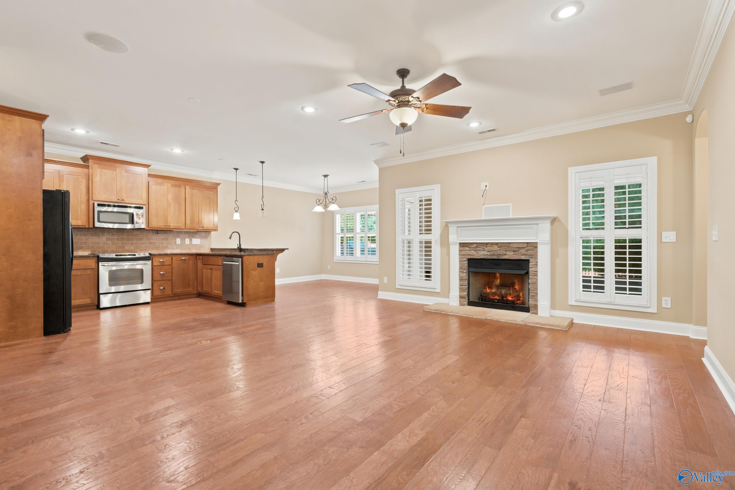 15112 Lakeside Trail
