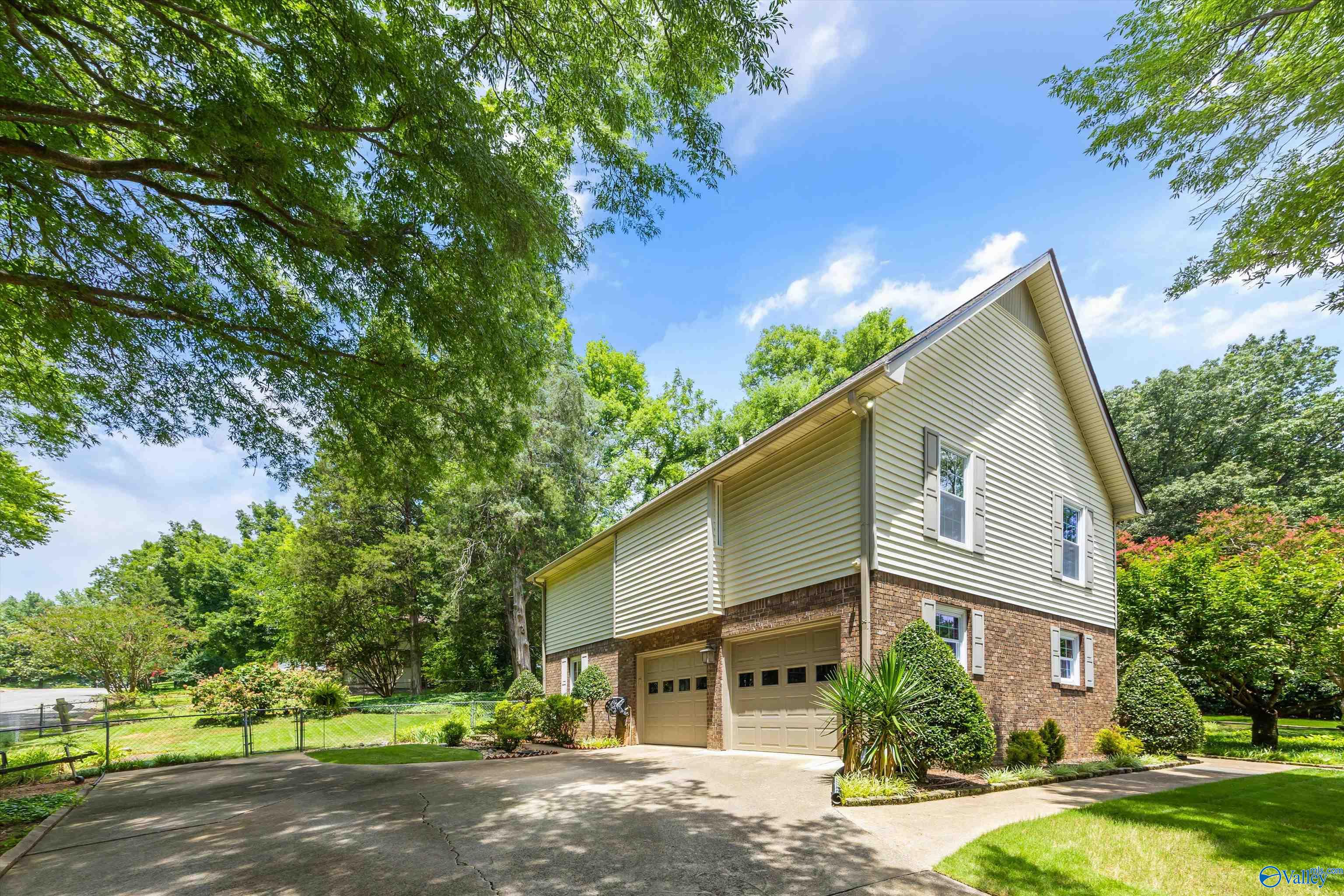 1301 Hiwan Trail