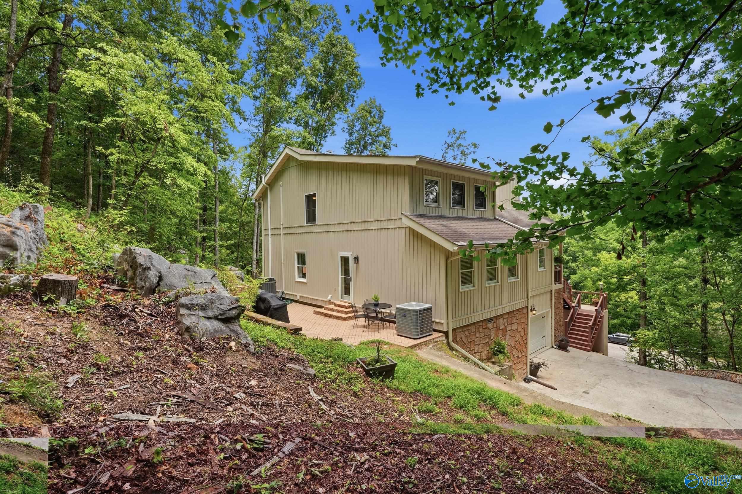 1100 Summerwood Circle SE