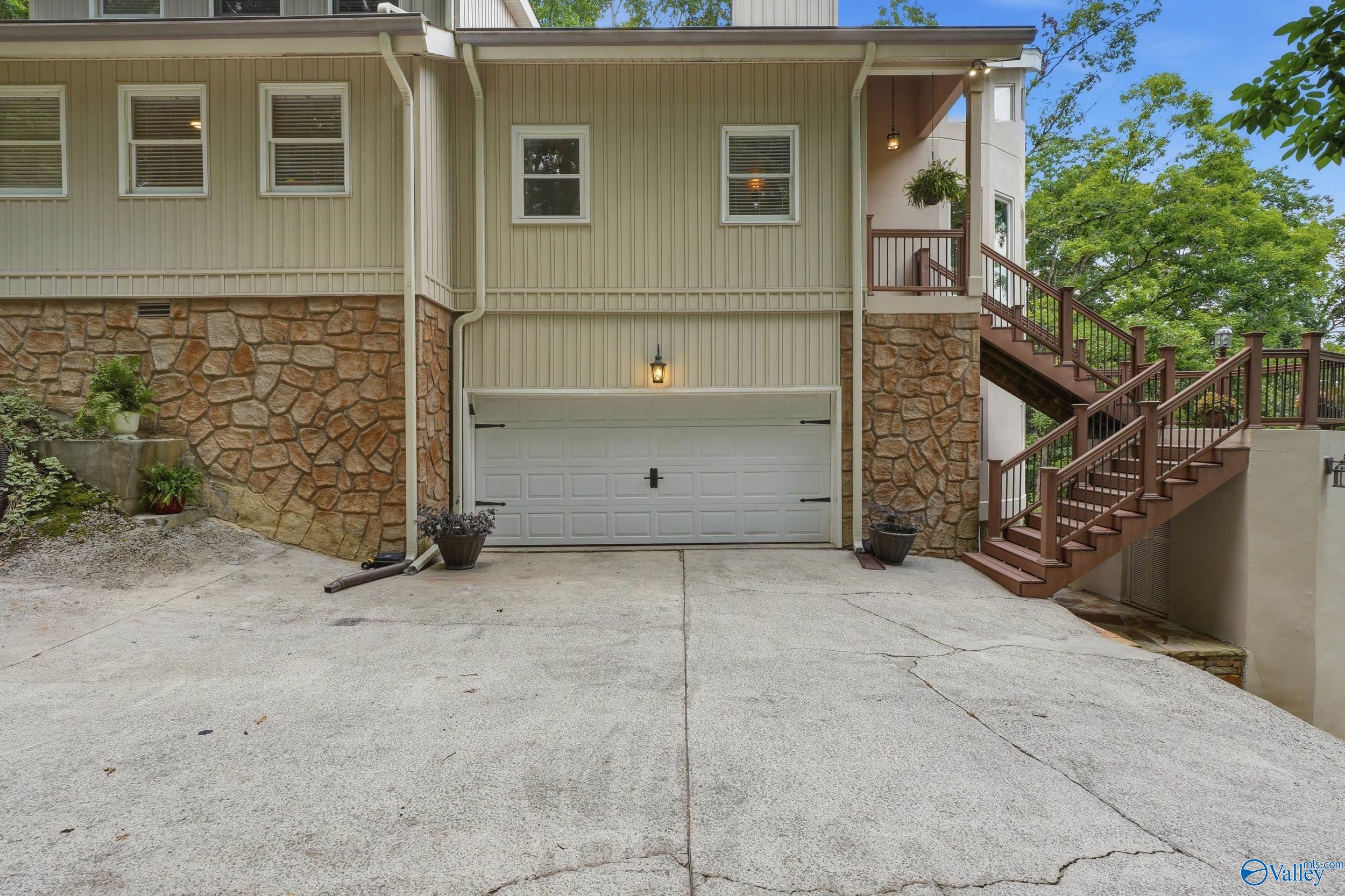1100 Summerwood Circle SE
