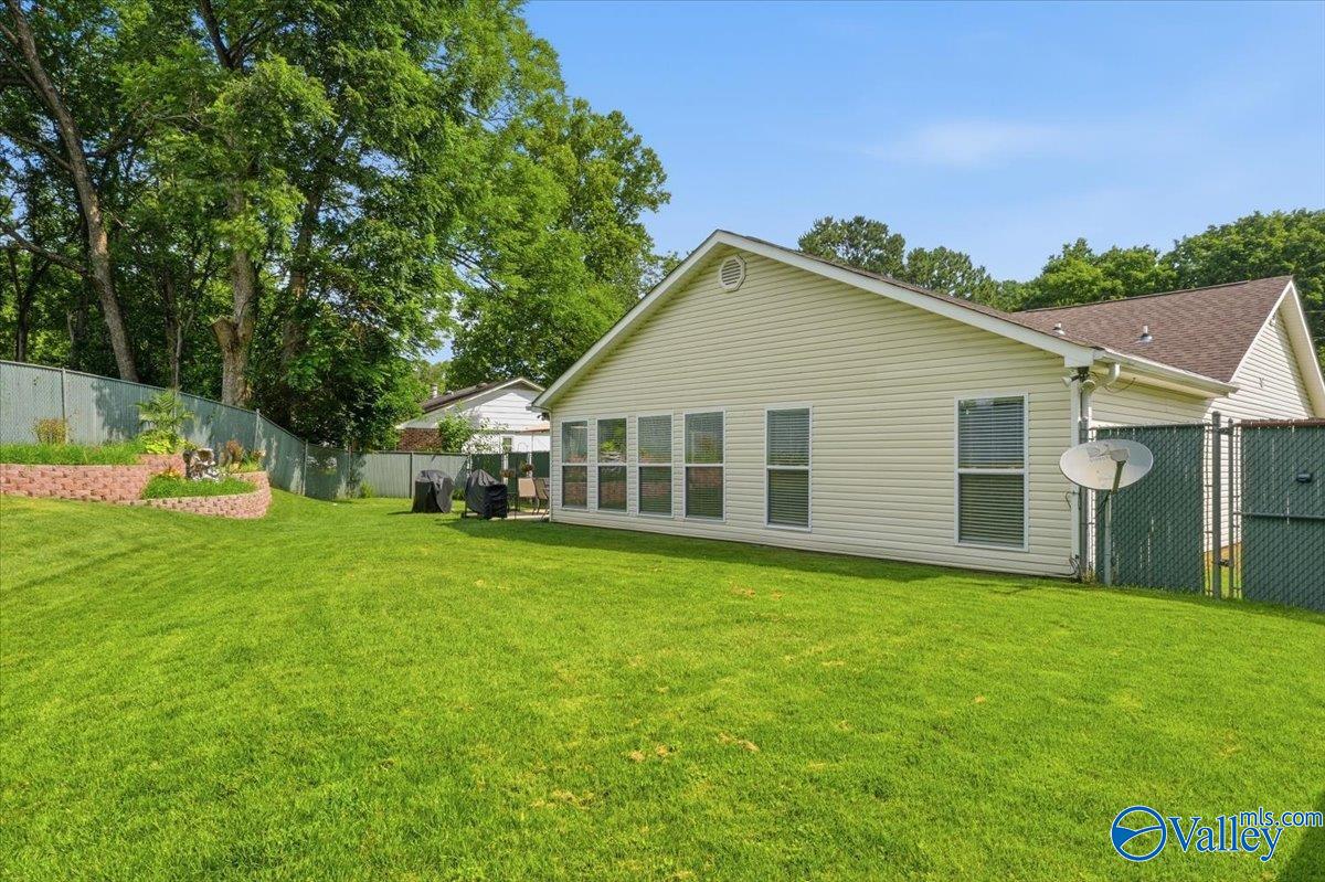 1005 Club View Drive NW