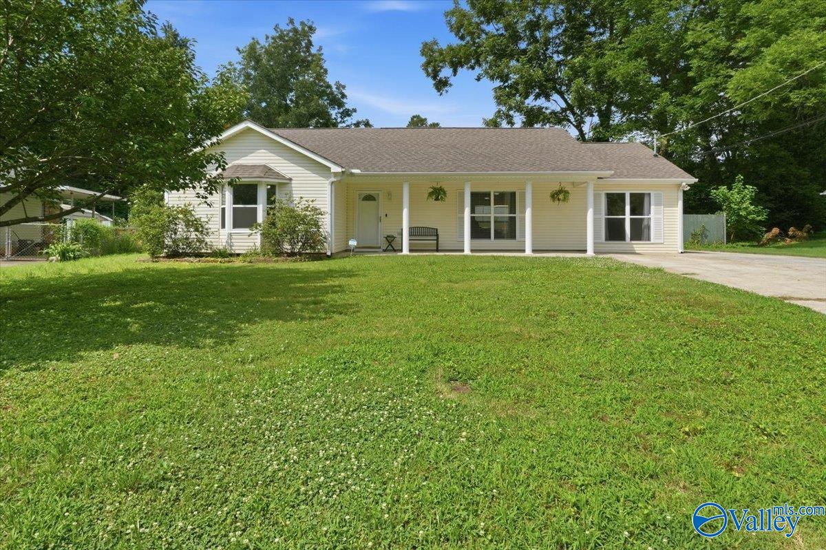 1005 Club View Drive NW