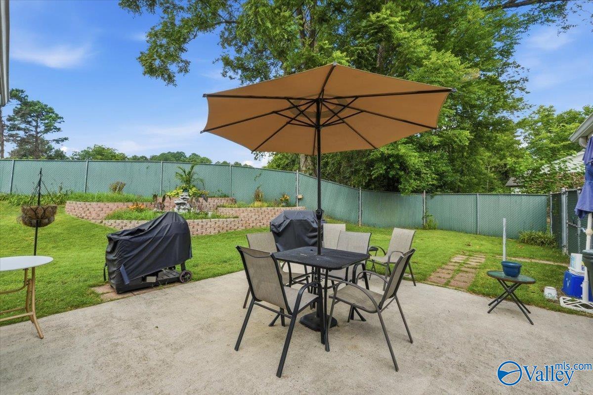 1005 Club View Drive NW