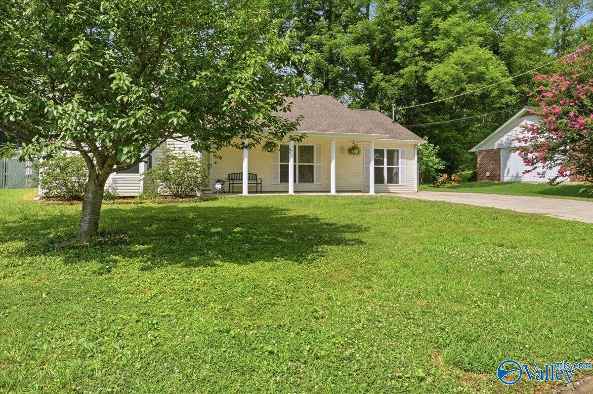 1005 Club View Drive NW