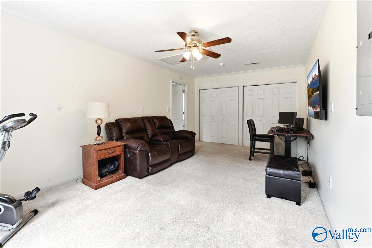 1005 Club View Drive NW