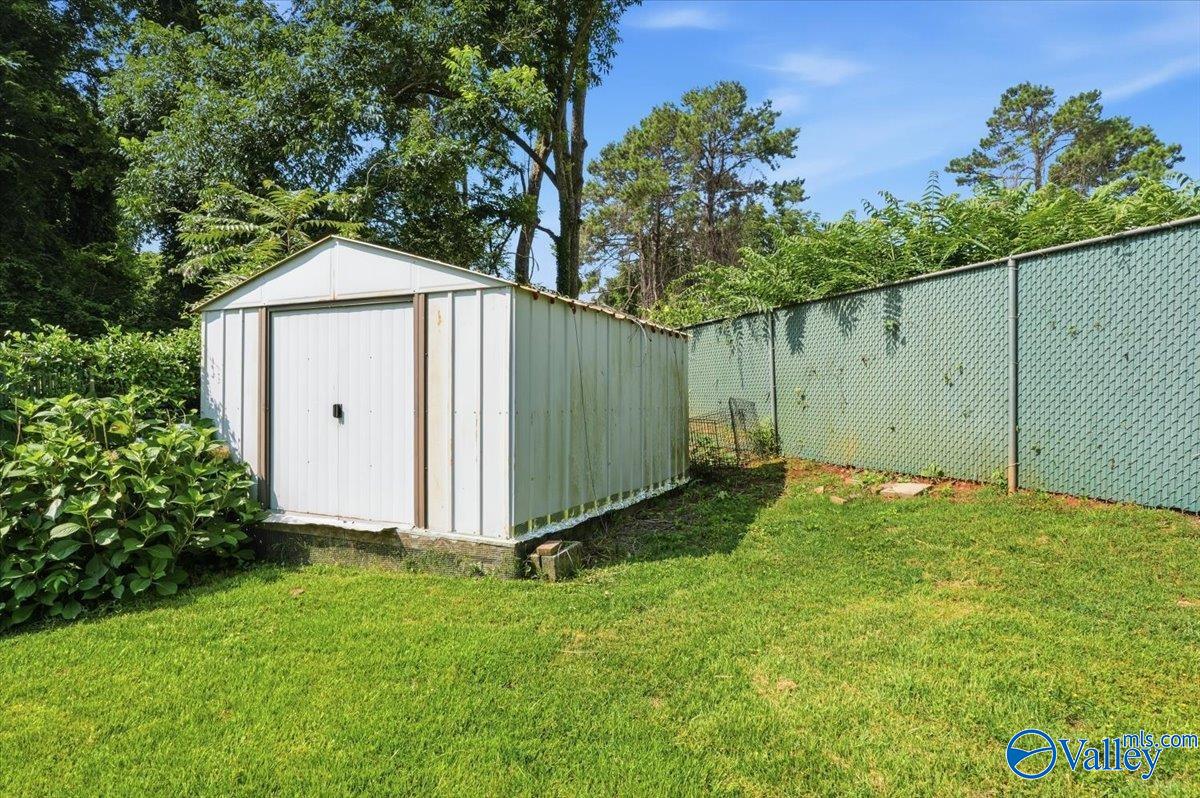 1005 Club View Drive NW