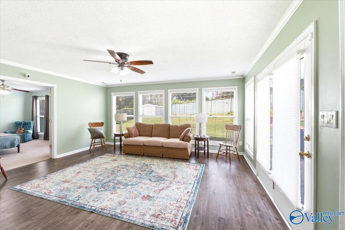 1005 Club View Drive NW
