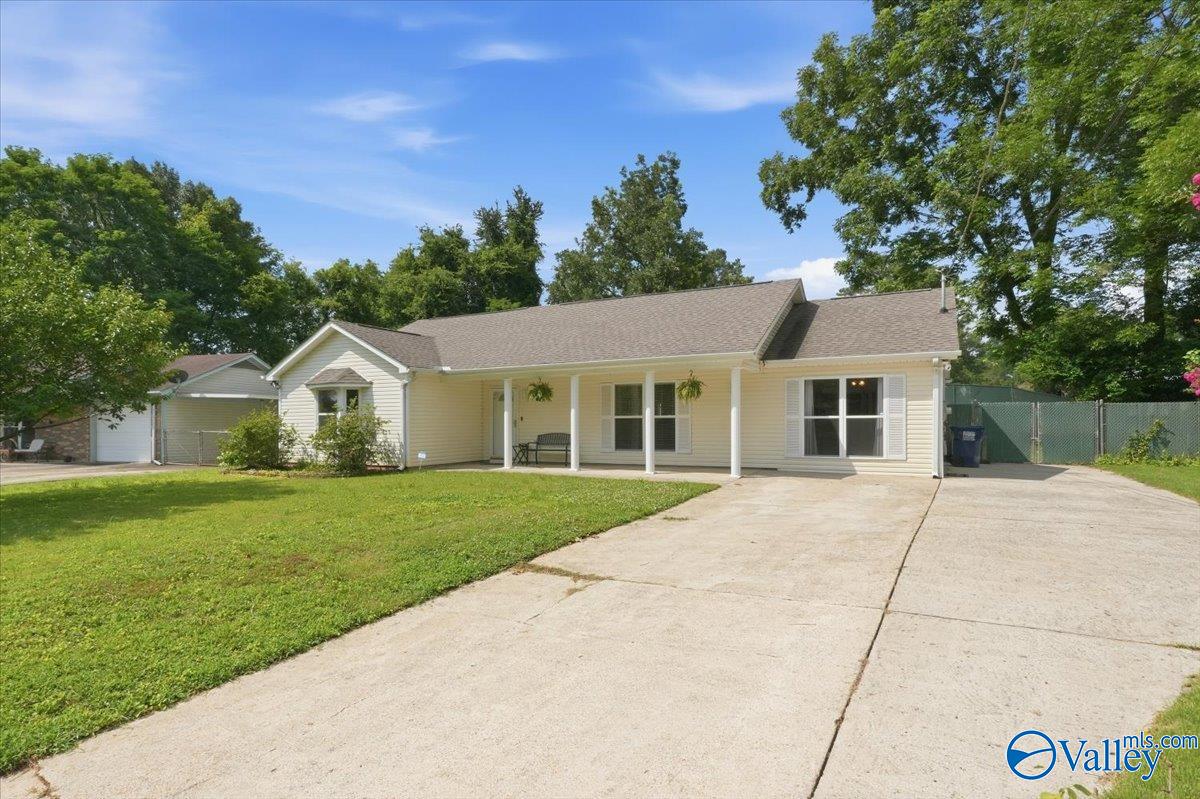 1005 Club View Drive NW