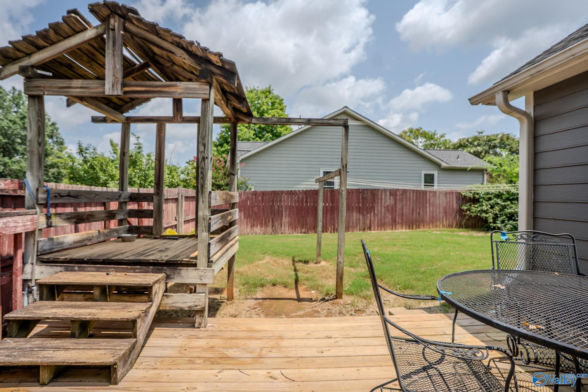 147 Hollington Drive NE