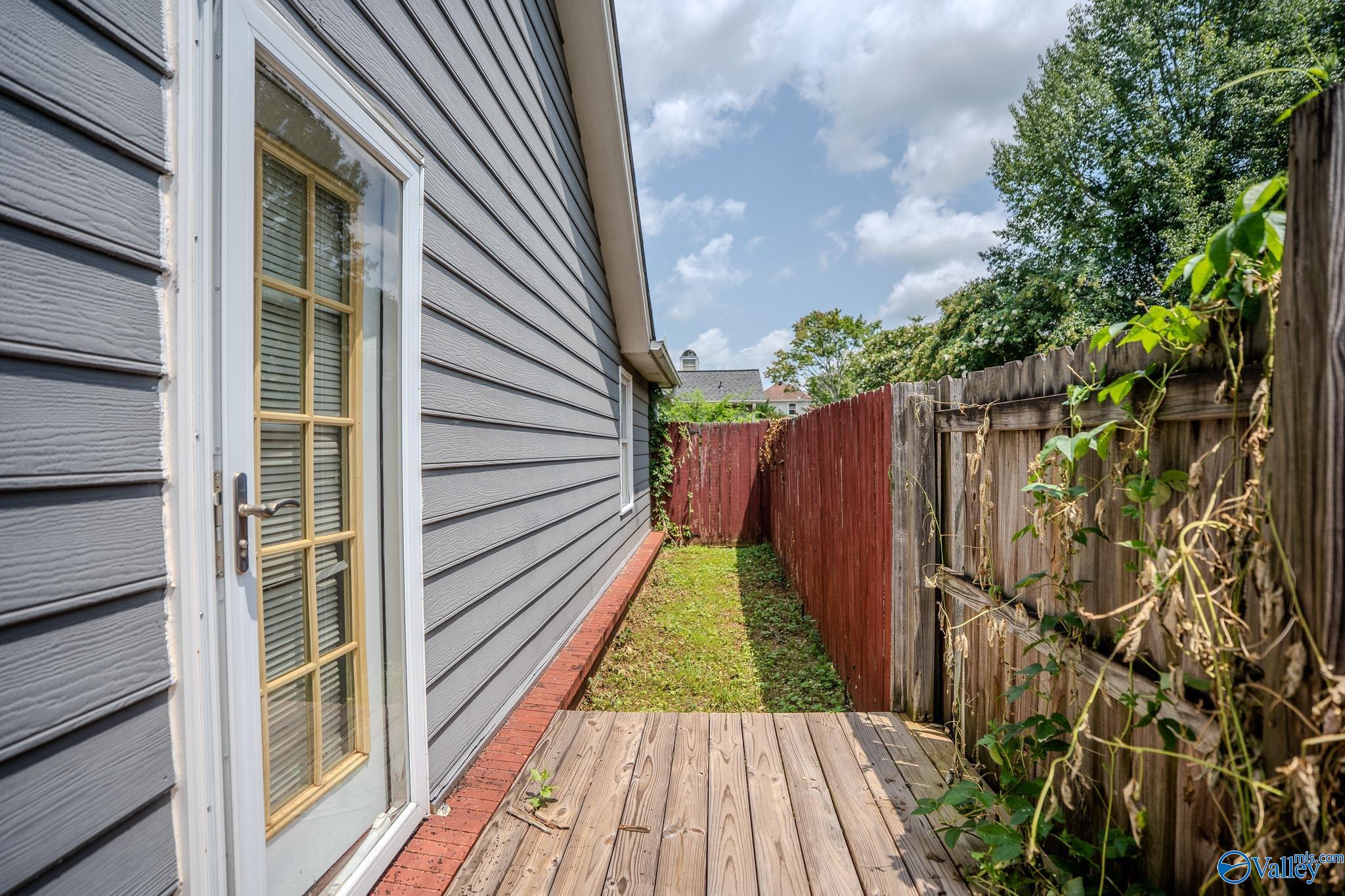 147 Hollington Drive NE