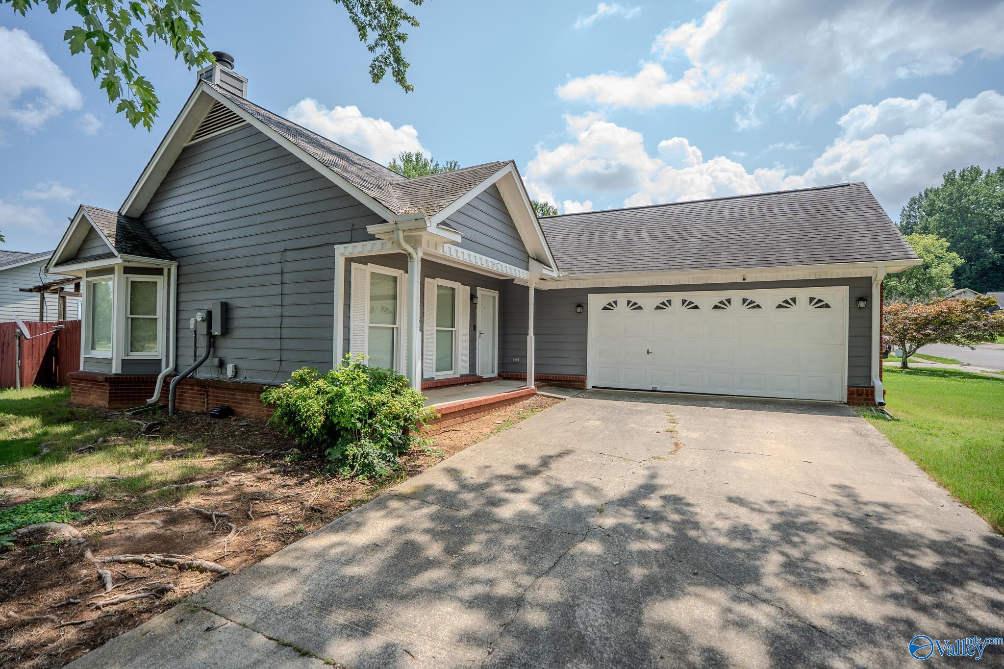 147 Hollington Drive NE