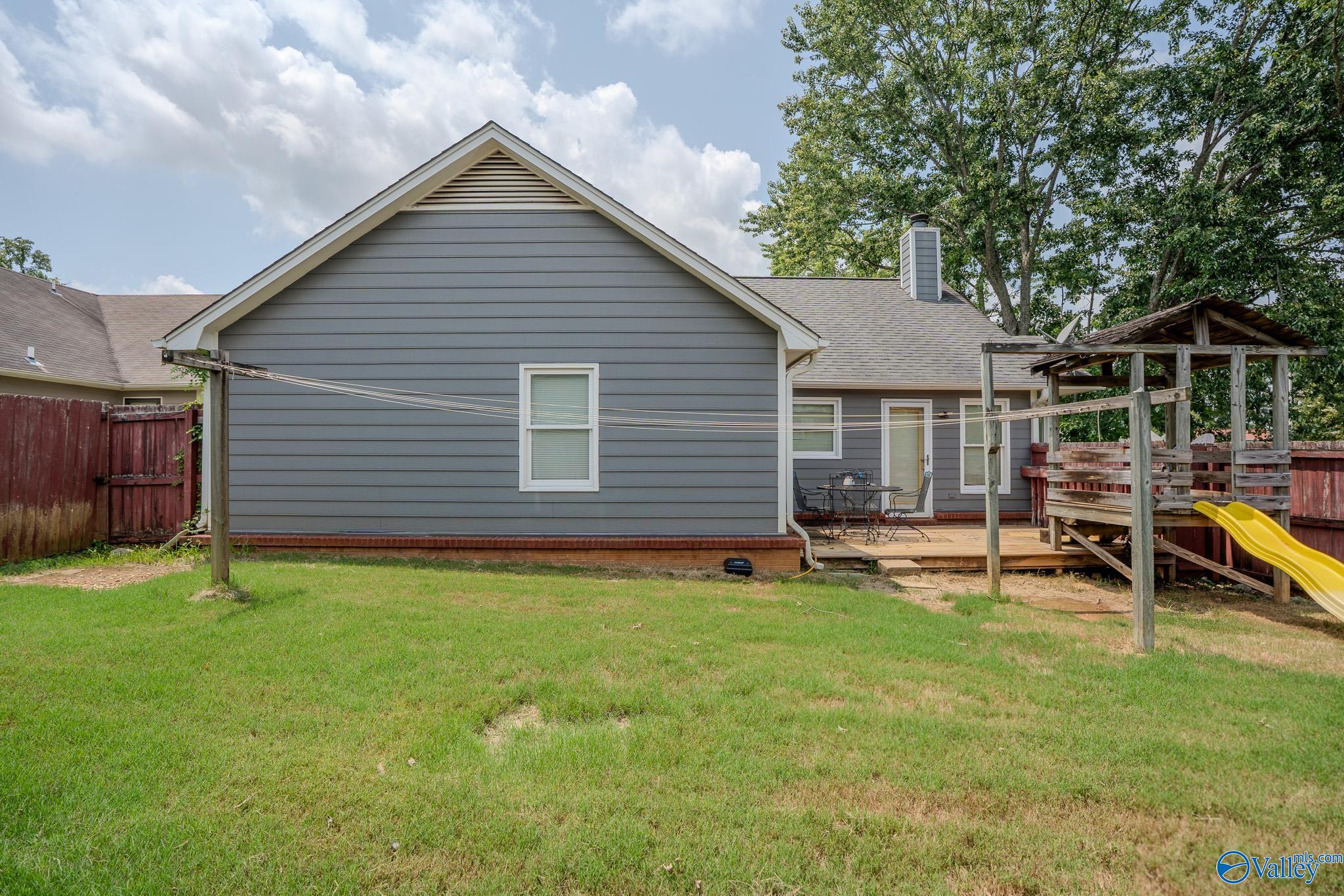 147 Hollington Drive NE