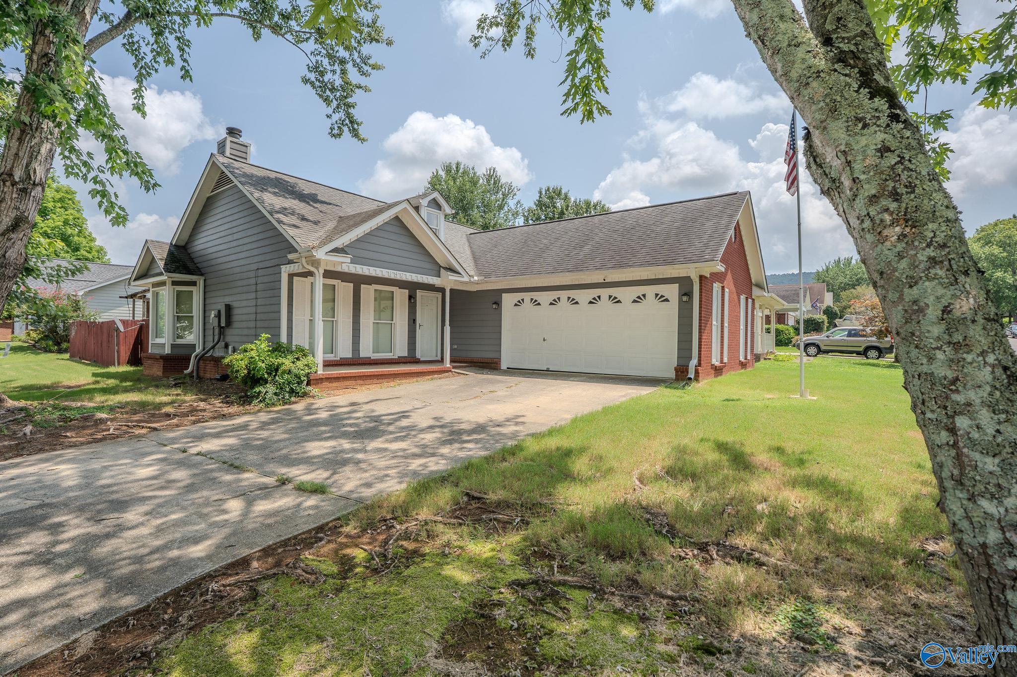 147 Hollington Drive NE