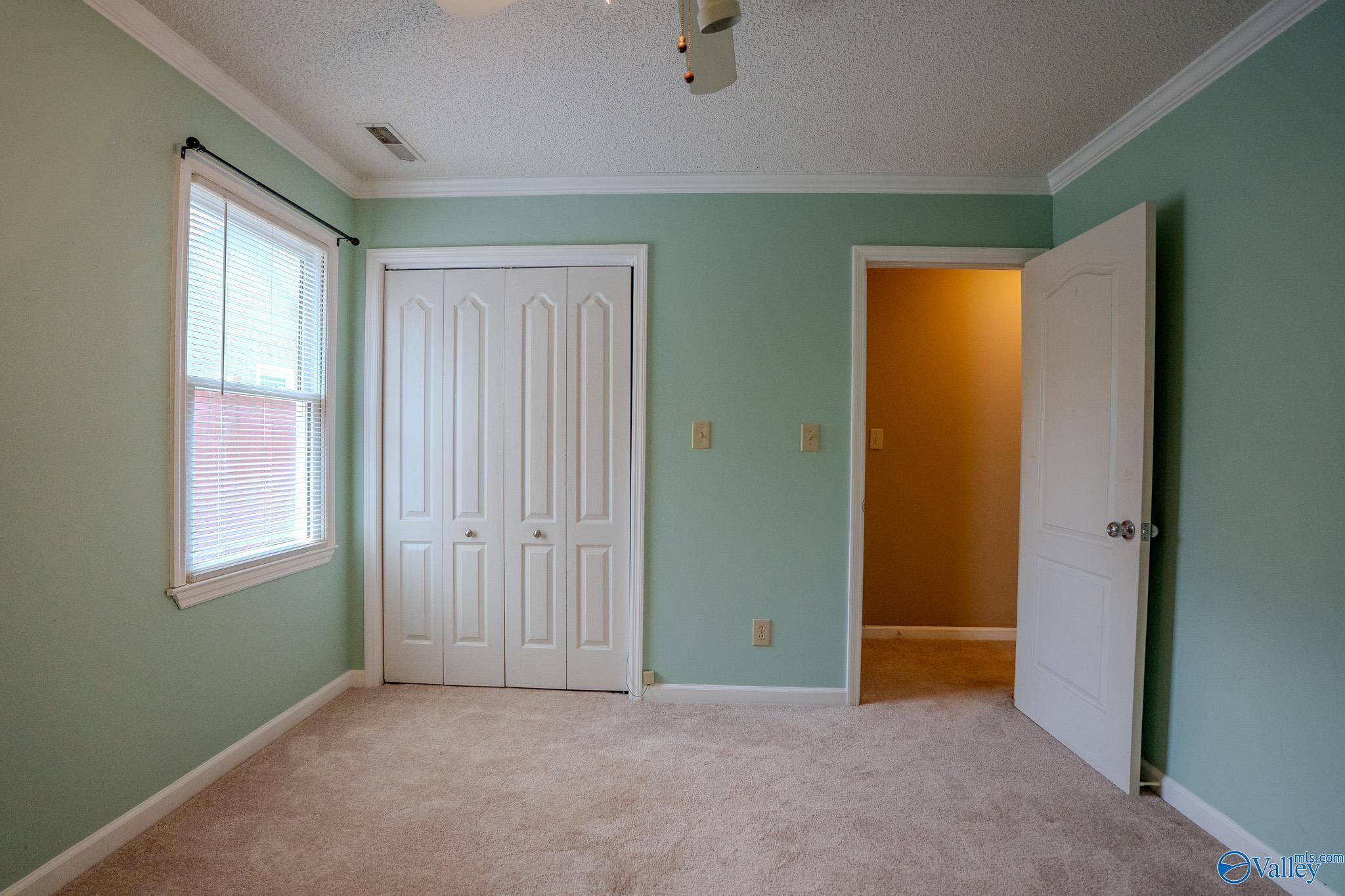147 Hollington Drive NE