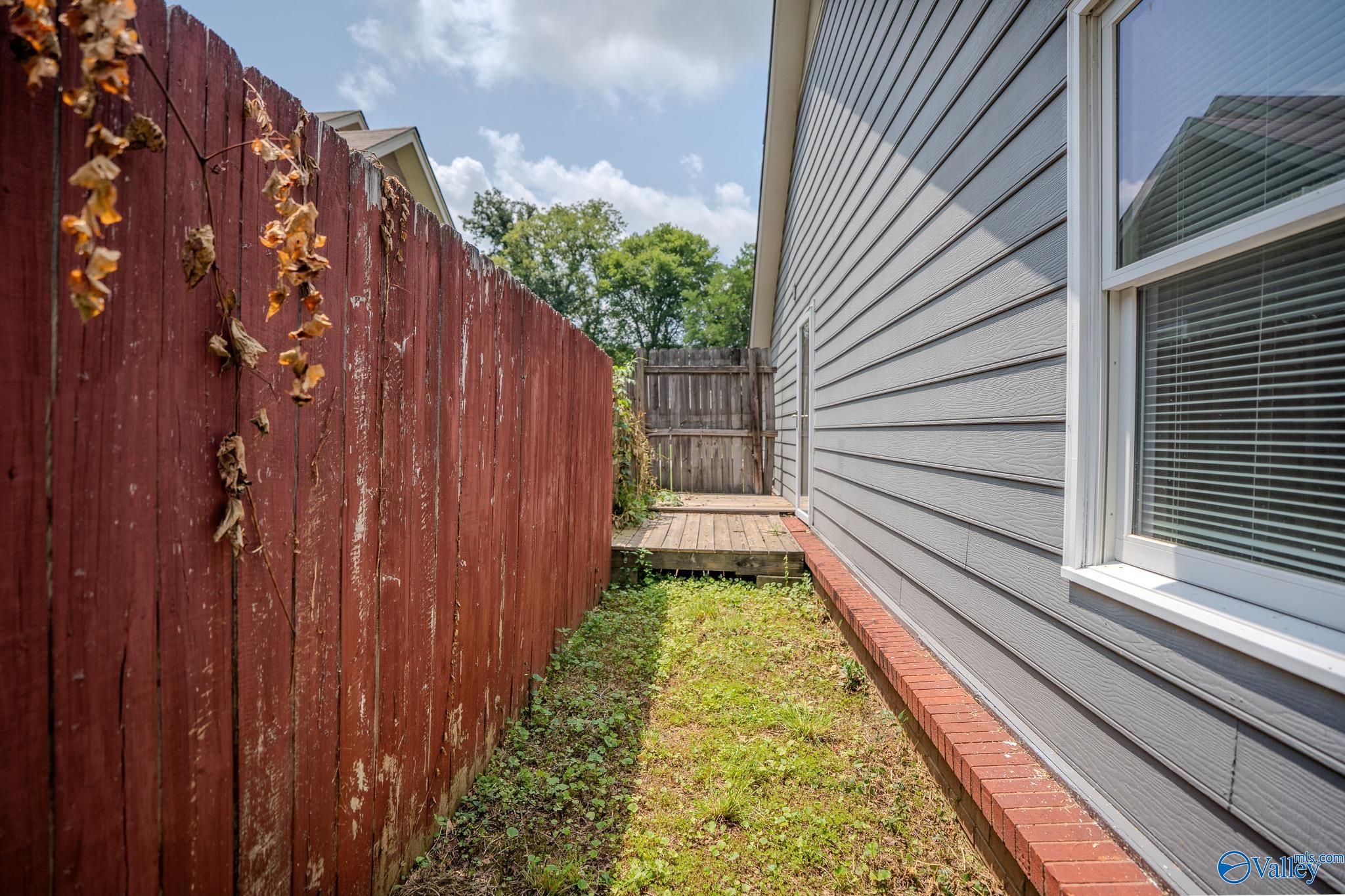 147 Hollington Drive NE