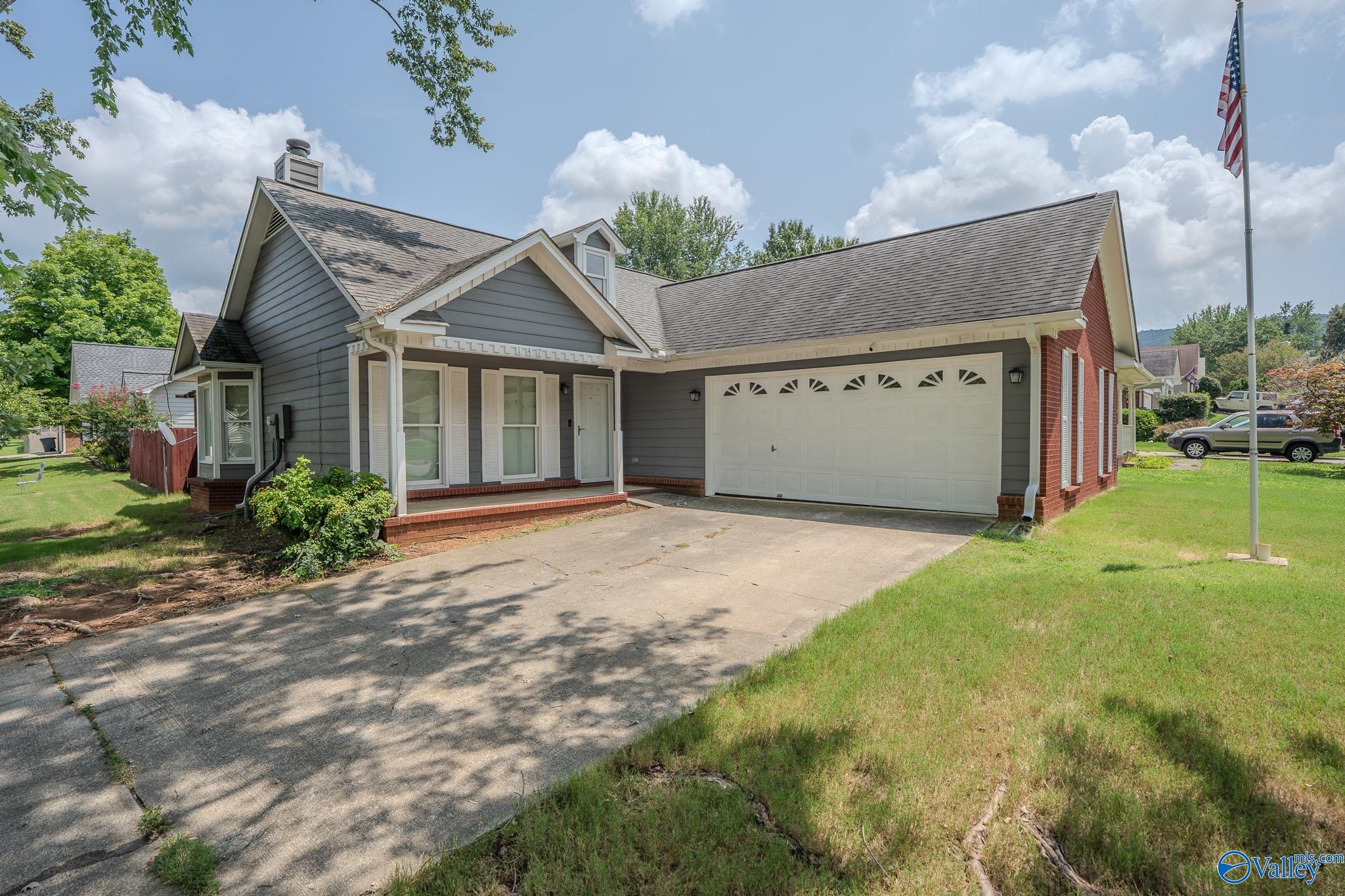 147 Hollington Drive NE