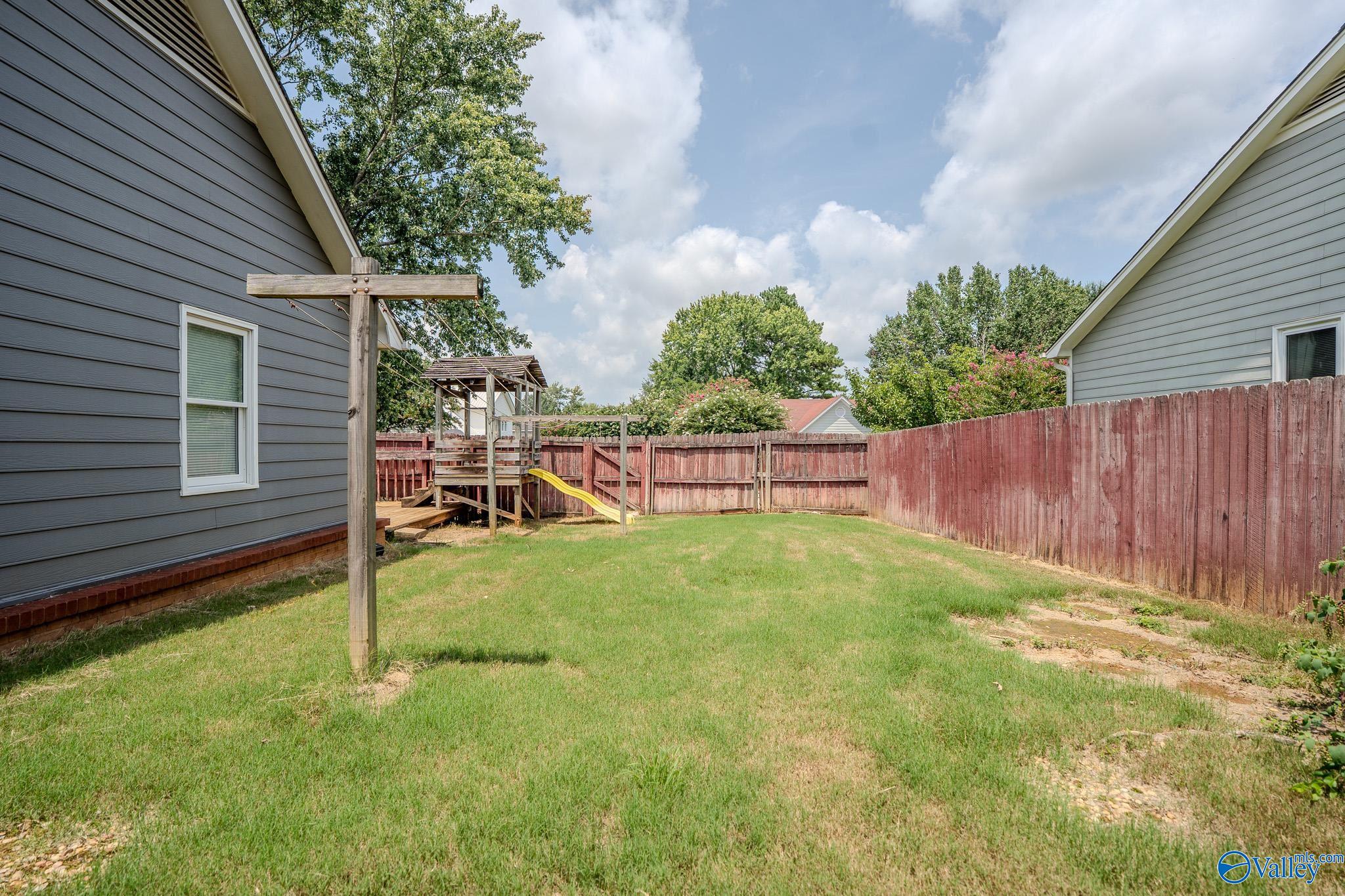 147 Hollington Drive NE