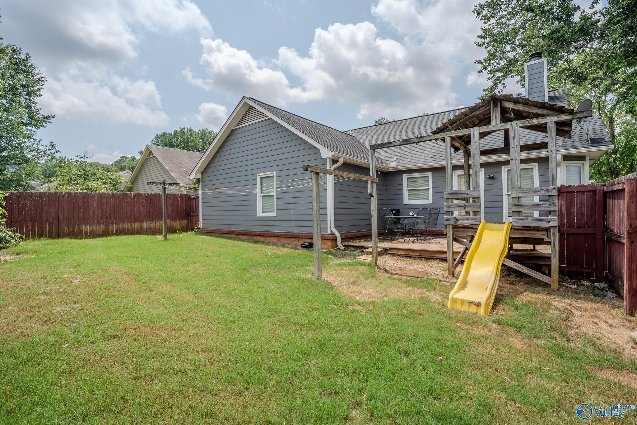147 Hollington Drive NE