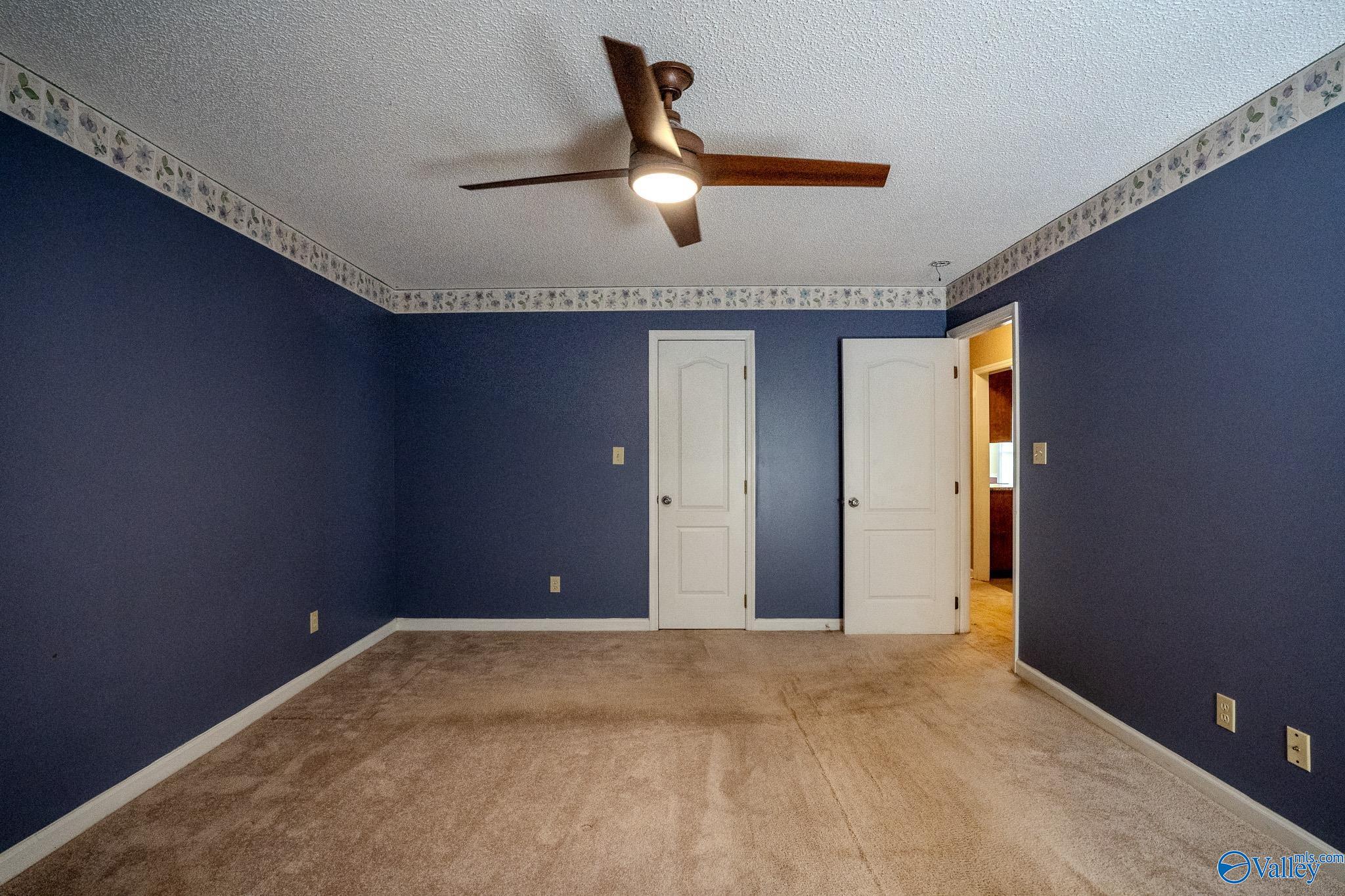 147 Hollington Drive NE