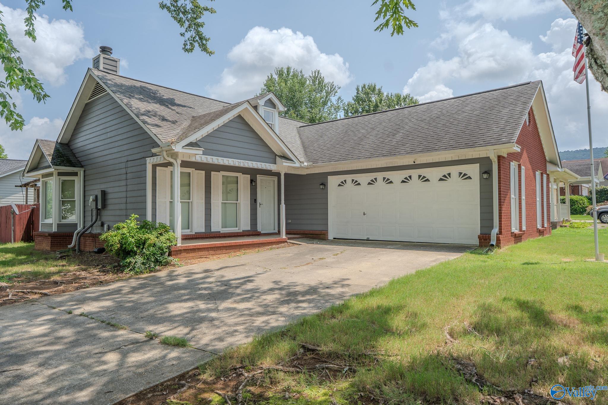 147 Hollington Drive NE