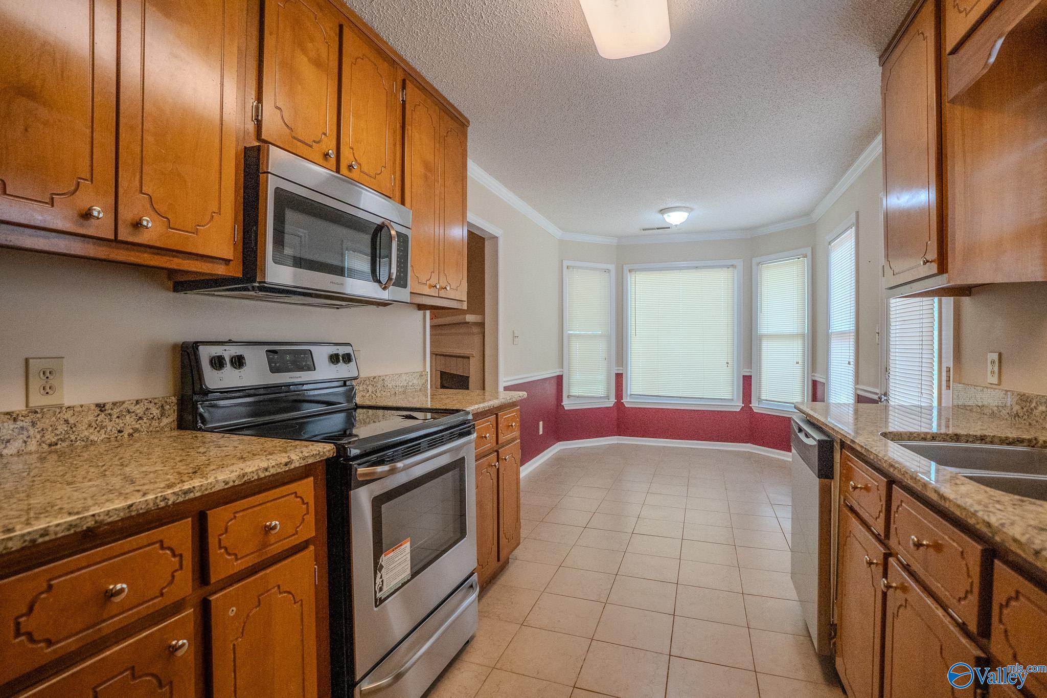 147 Hollington Drive NE