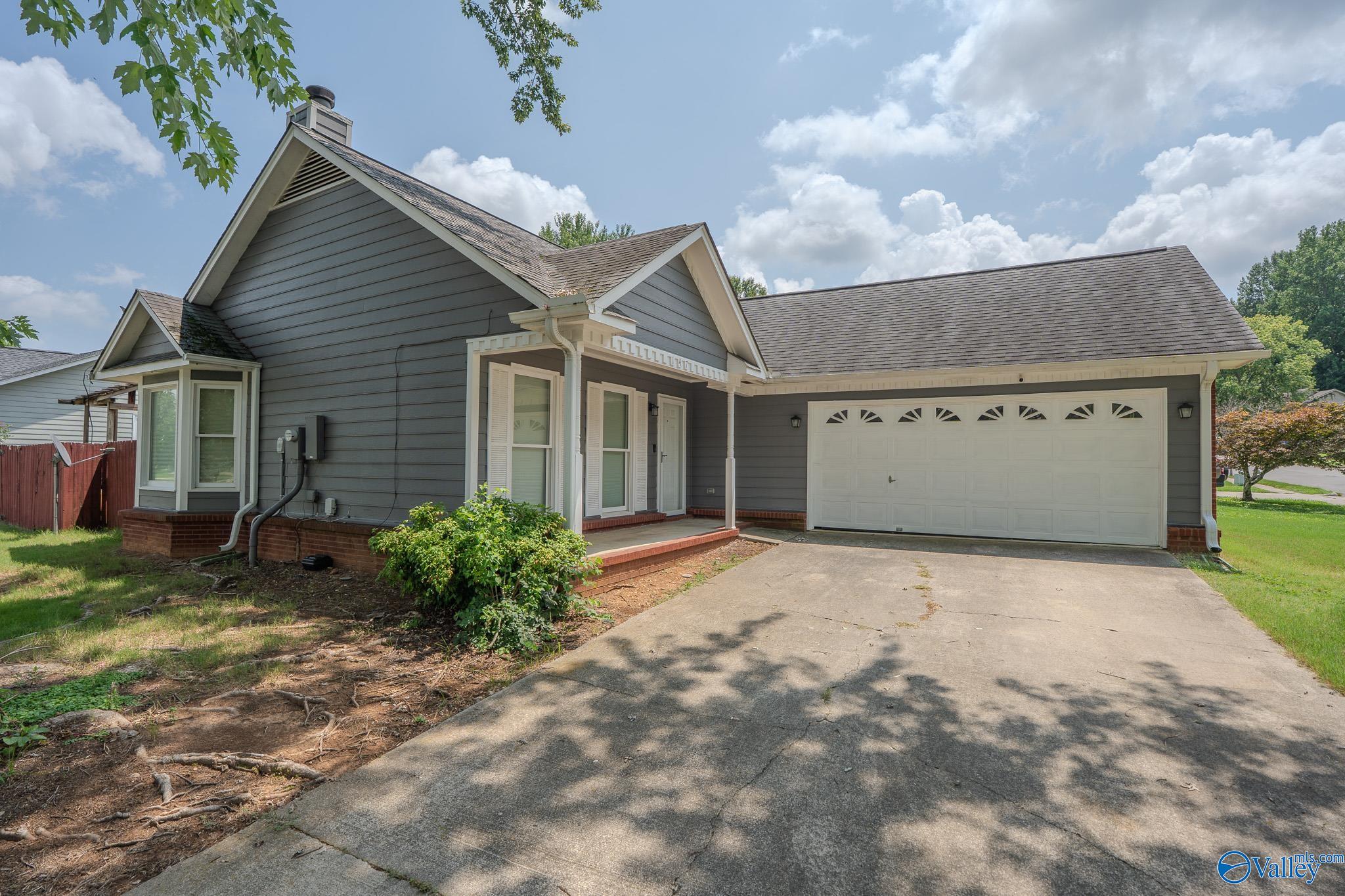 147 Hollington Drive NE