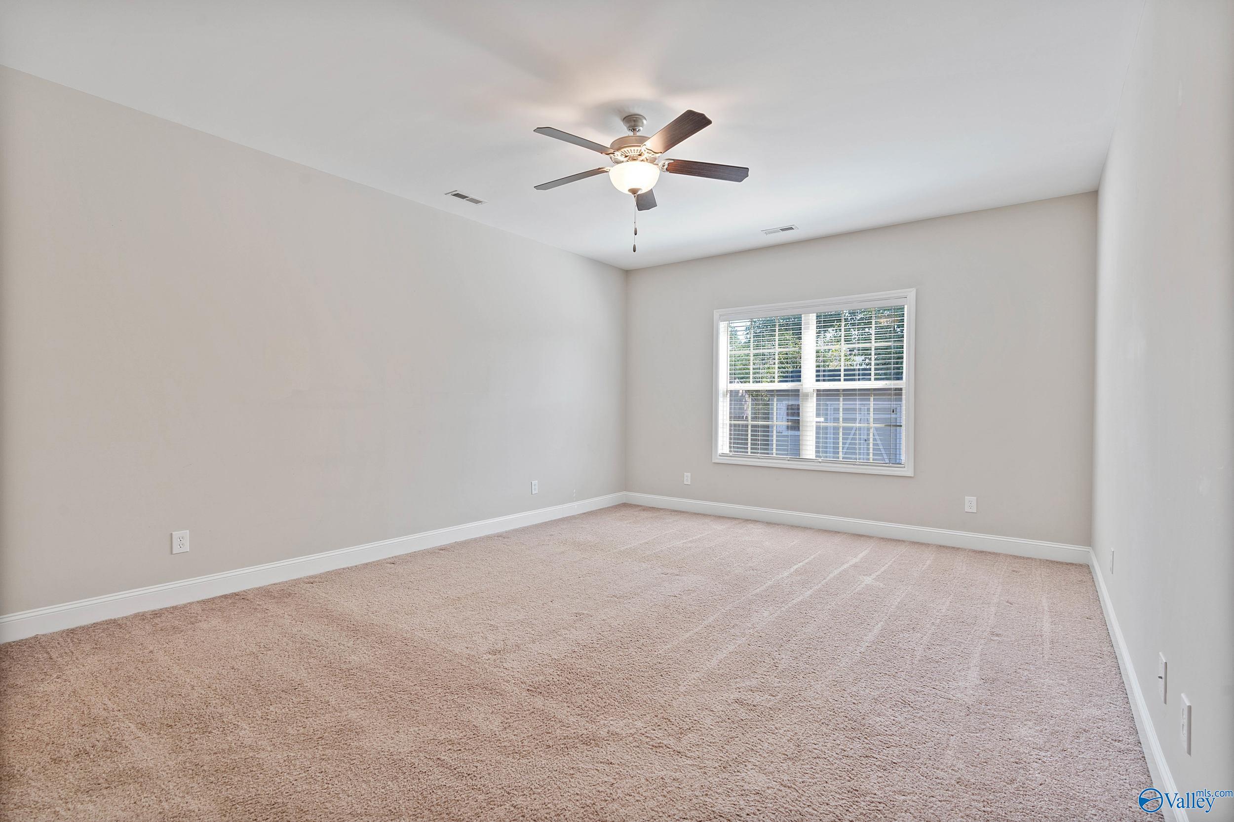 132 Summer Pointe Lane NW