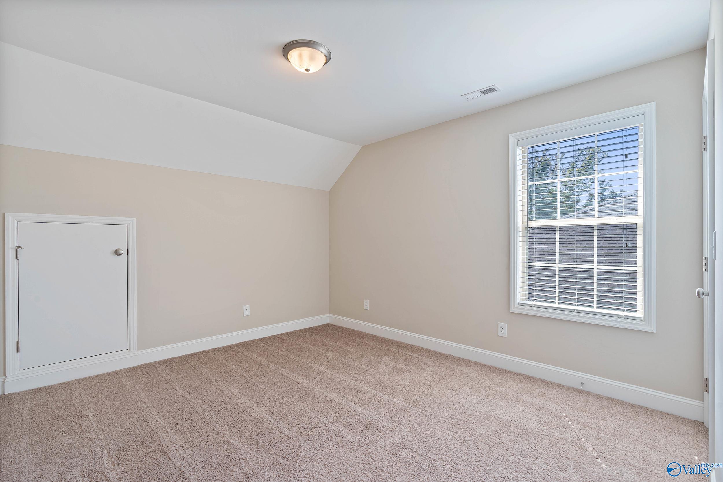 132 Summer Pointe Lane NW