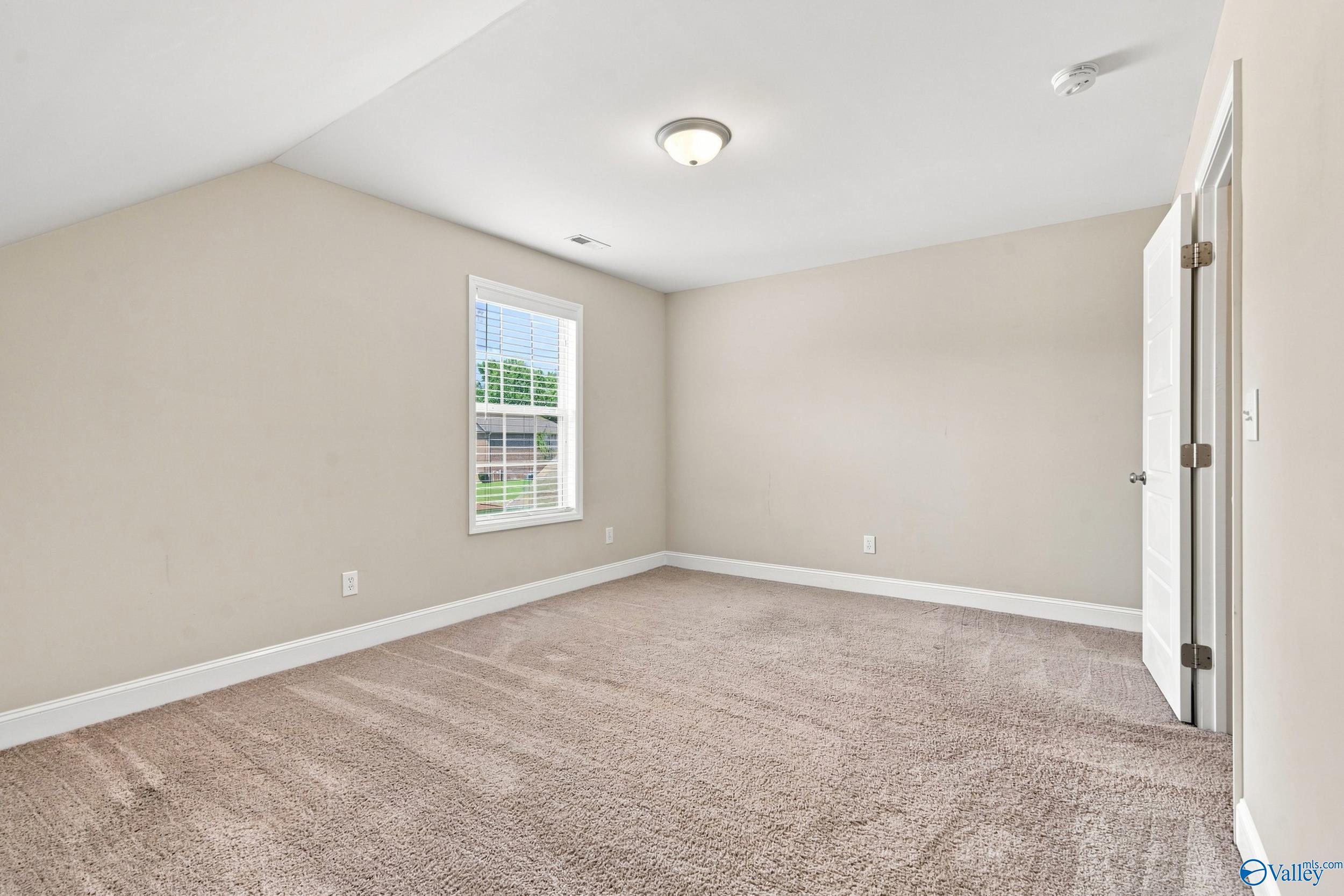 132 Summer Pointe Lane NW