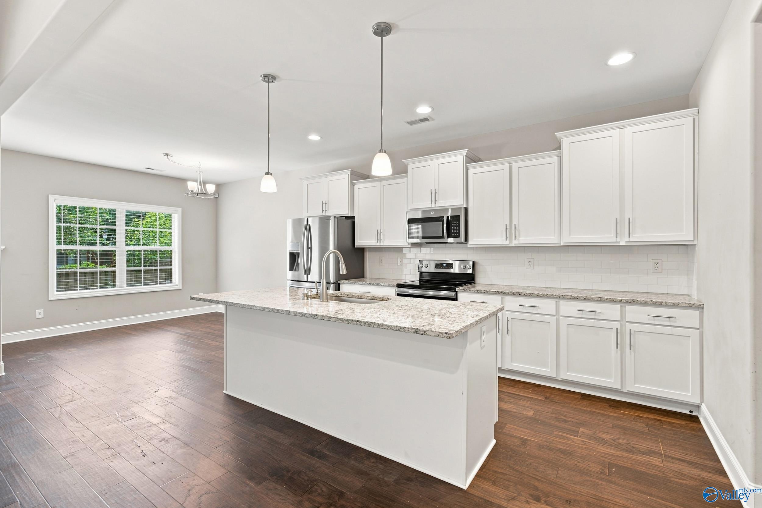 132 Summer Pointe Lane NW