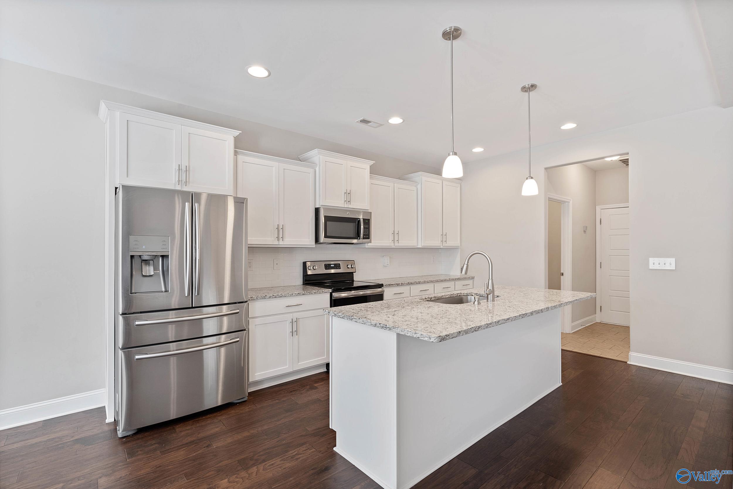 132 Summer Pointe Lane NW