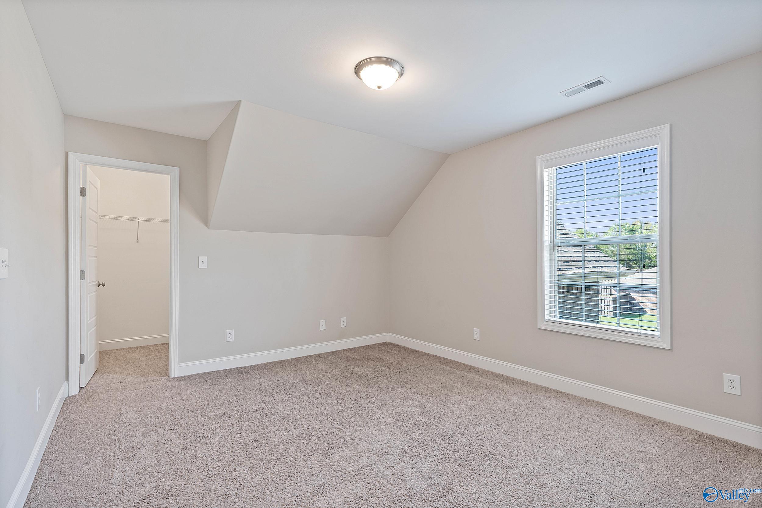 132 Summer Pointe Lane NW