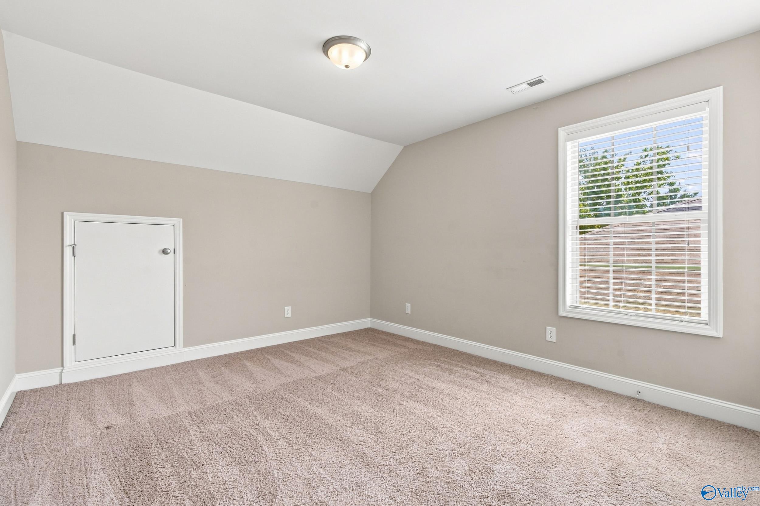 132 Summer Pointe Lane NW